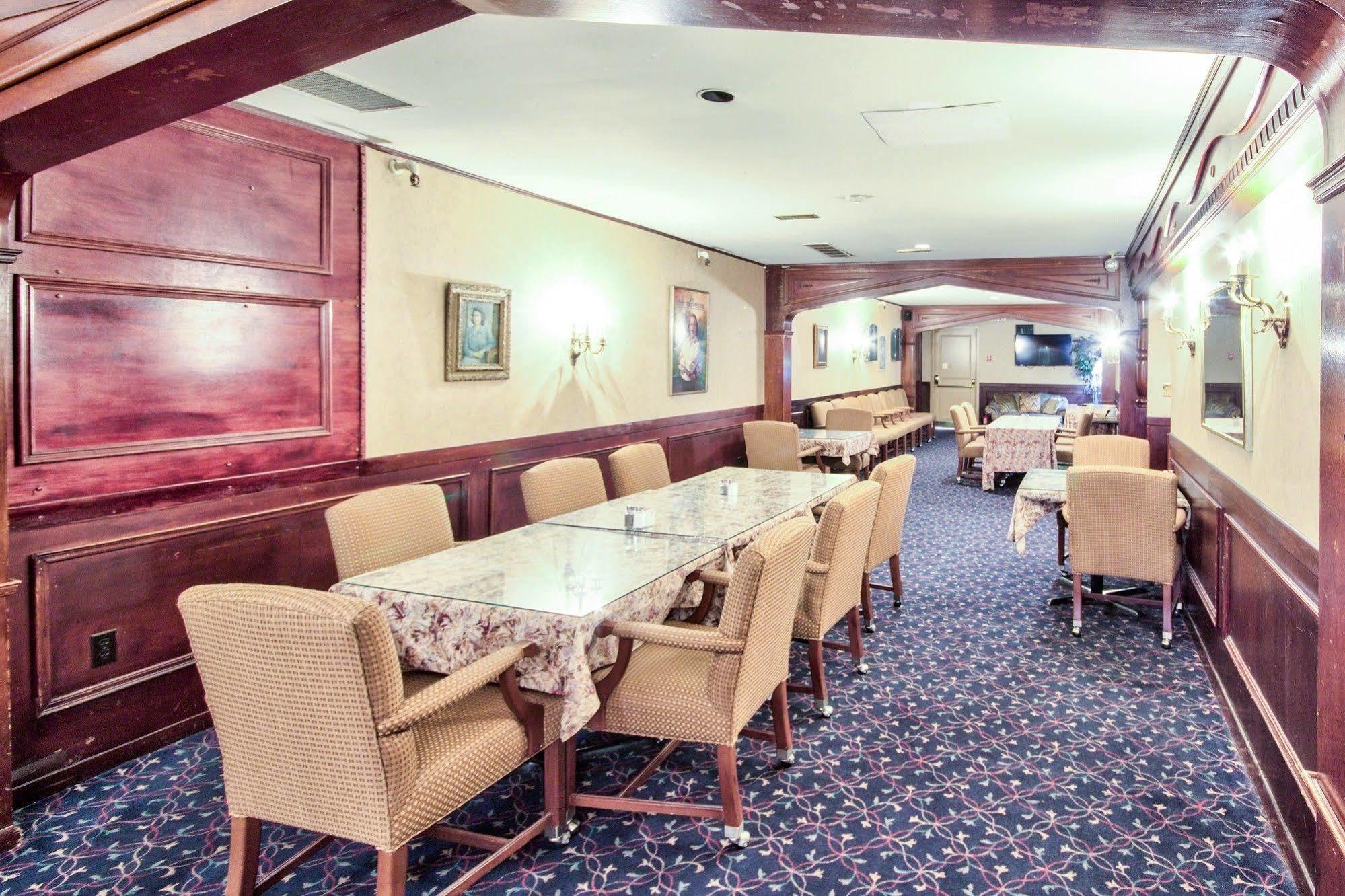 סטראטפורד Queen'S Inn מראה חיצוני תמונה